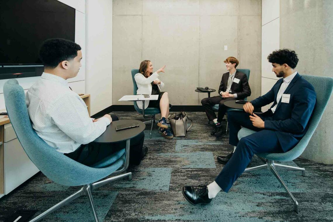 Haskayne Entrepreneurial Advising Team member coaching the finalists